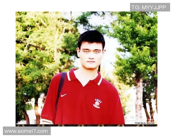 姚明的国籍背景及其对中国篮球发展的影响分析