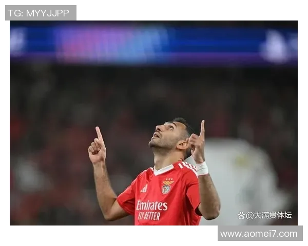 友谊赛AC米兰大胜曼联帽子戏法引发争议判罚全场沸腾