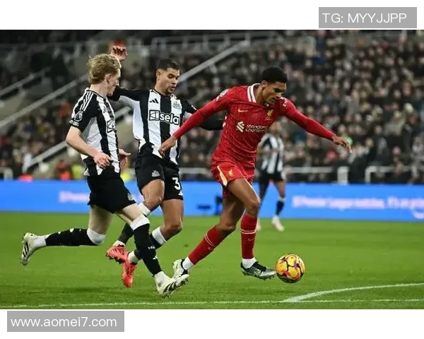 英超激战本菲卡与曼联战成平局争议判罚引发全场热议