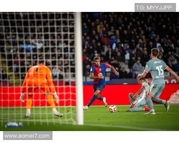 德甲精彩对决巴萨逆转战胜巴黎圣日耳曼引发全场热议 德甲精彩对决巴萨逆转战胜巴黎圣日耳曼引发全场热议