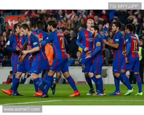 曼联主场大胜巴萨三球零封乌龙球引发全场狂欢